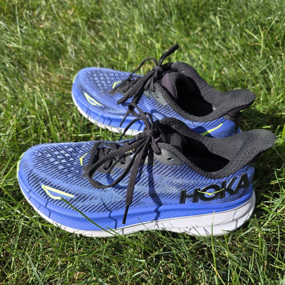 Women's Hoka Clifton 9 Shoe Size 8 in Stellar Blue/Black